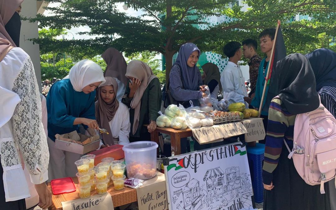 MAHASISWA KOMUNIKASI PENYIARAN ISLAM MENGGELAR BAZAR YANG BERORIENTASI UNTUK MEMBANTU WARGA PALESTINA